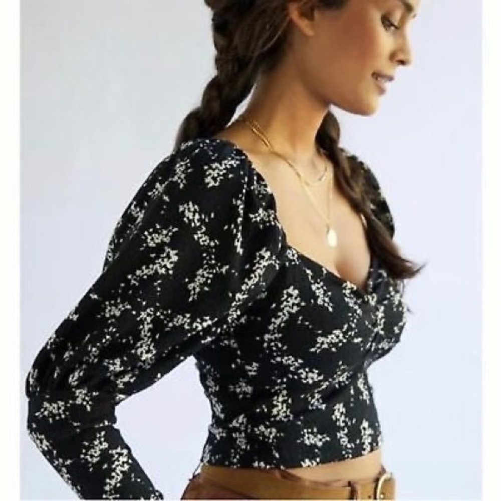 Anthropologie sweetheart puff sleeve floral crop top black white size M